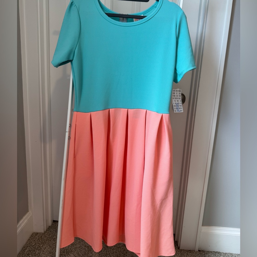 XL Amelia Lularoe mint green with coral skirt stretchy material, pockets NWT